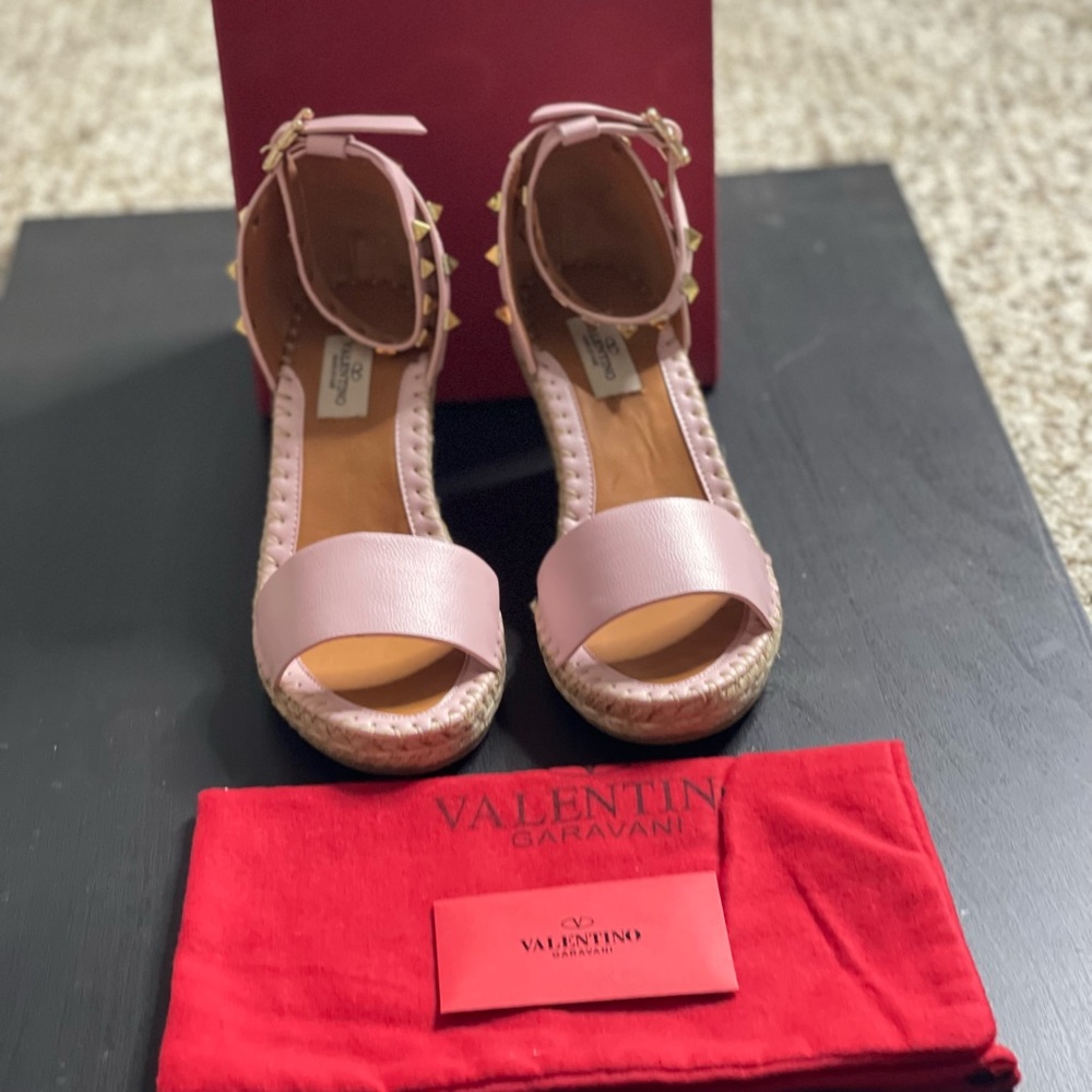 Valentino Garavani Rockstud wedge sandals - Baby pink